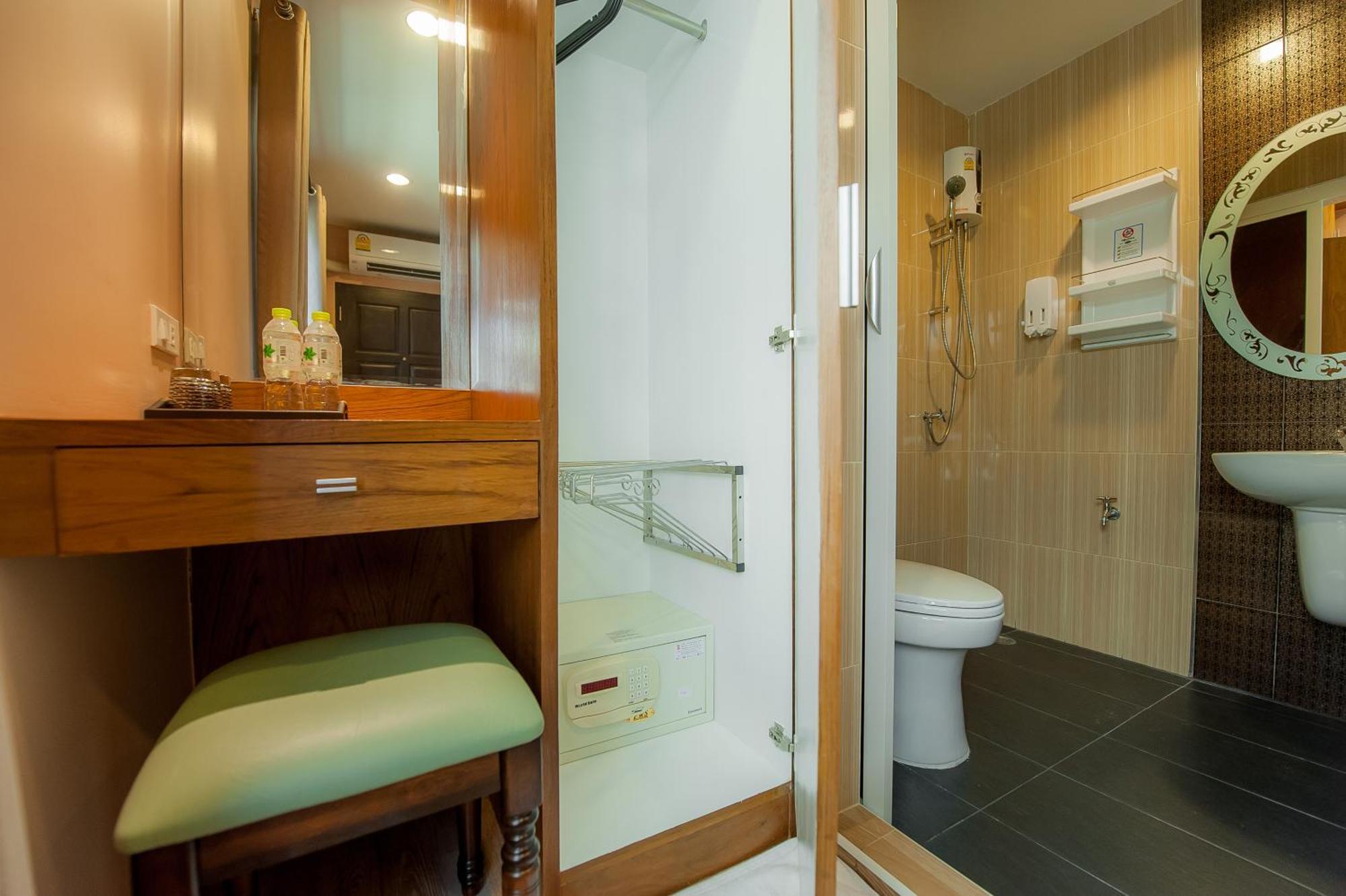 Full House Hotel Bangkok Ngoại thất bức ảnh
