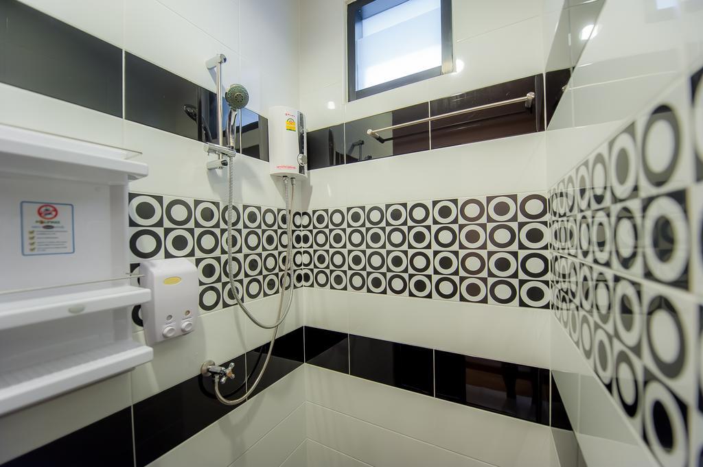 Full House Hotel Bangkok Ngoại thất bức ảnh