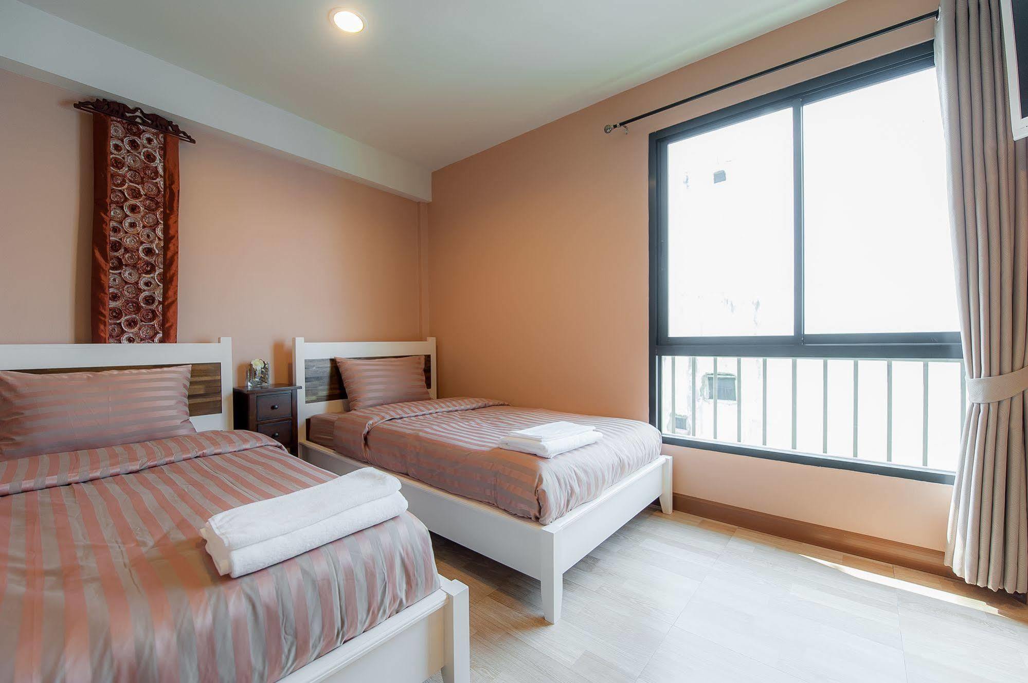 Full House Hotel Bangkok Ngoại thất bức ảnh