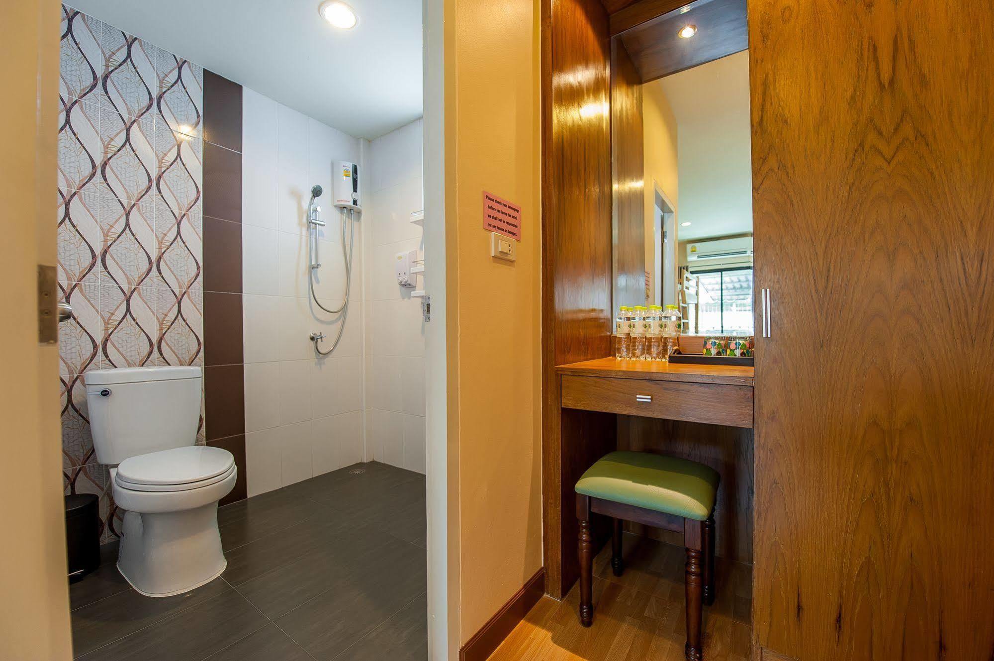 Full House Hotel Bangkok Ngoại thất bức ảnh