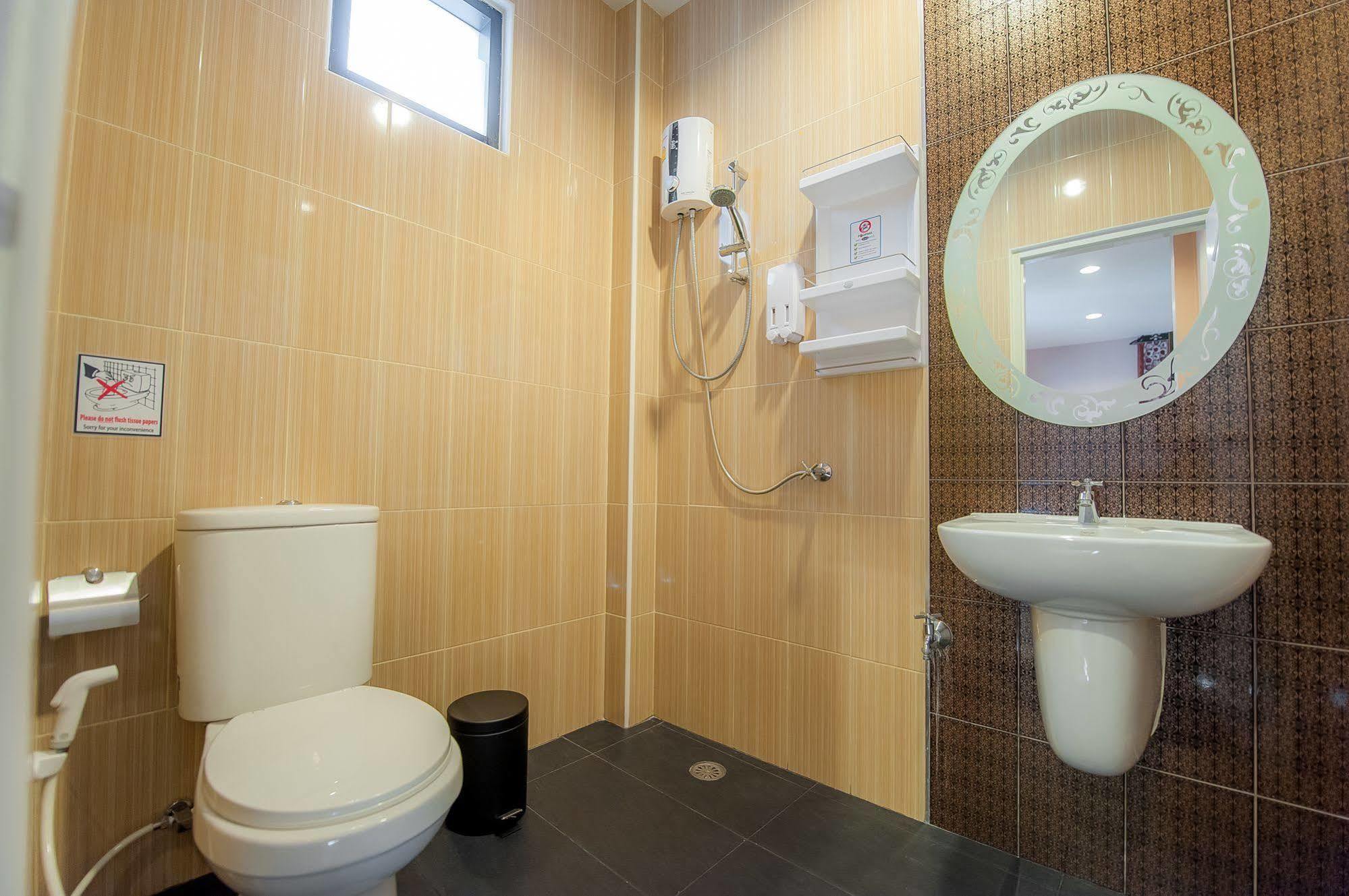 Full House Hotel Bangkok Ngoại thất bức ảnh