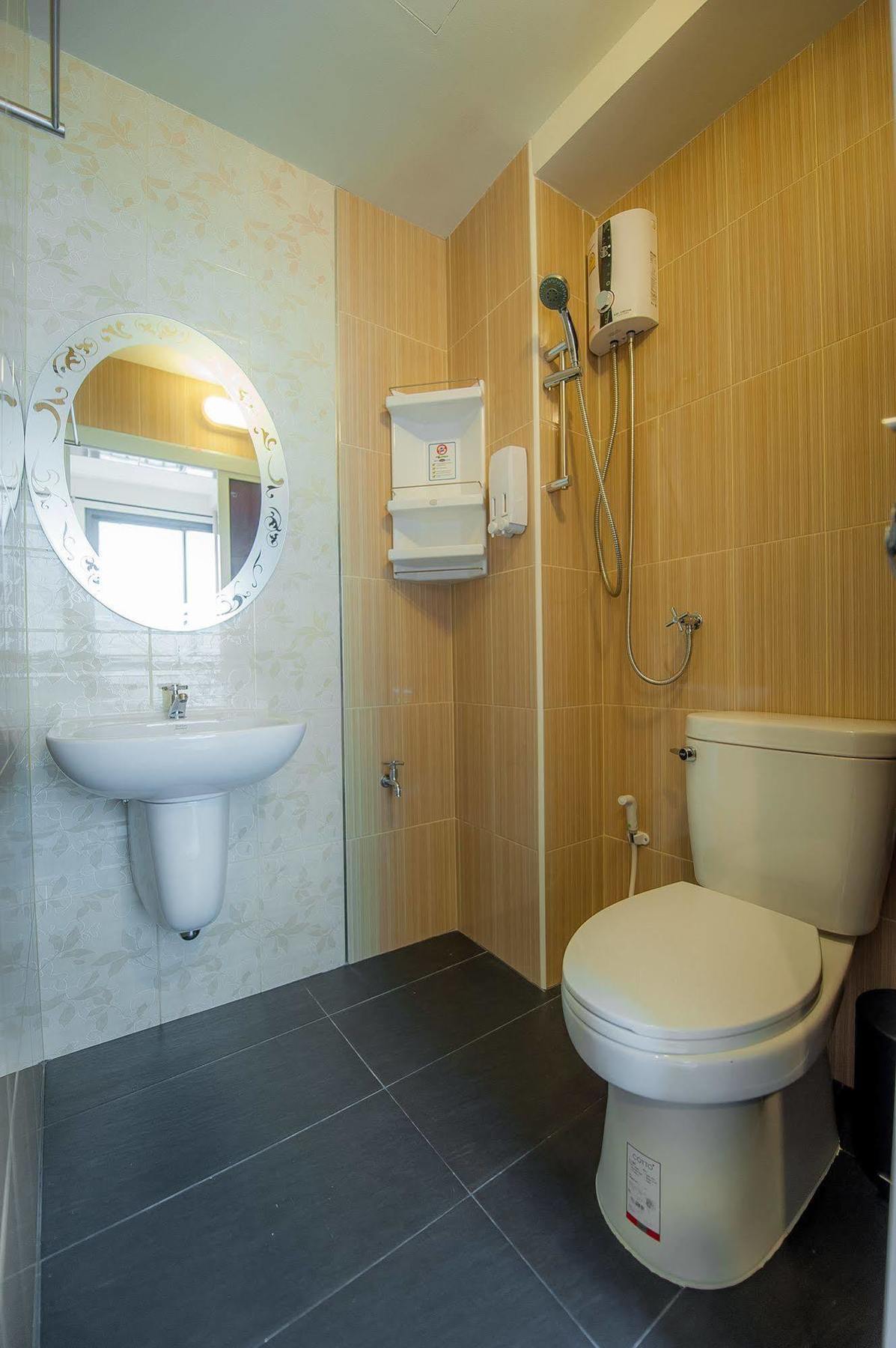 Full House Hotel Bangkok Ngoại thất bức ảnh