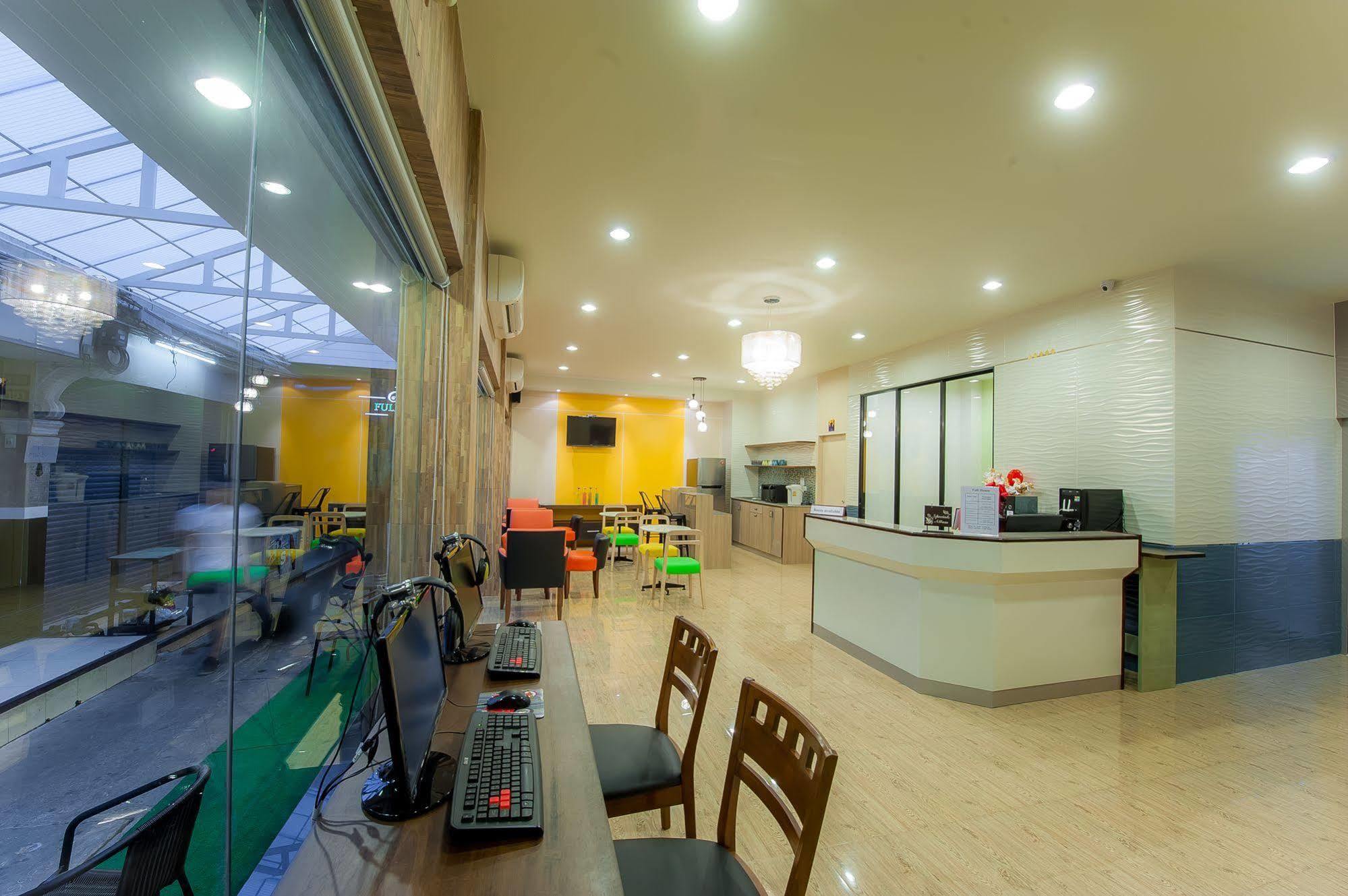 Full House Hotel Bangkok Ngoại thất bức ảnh