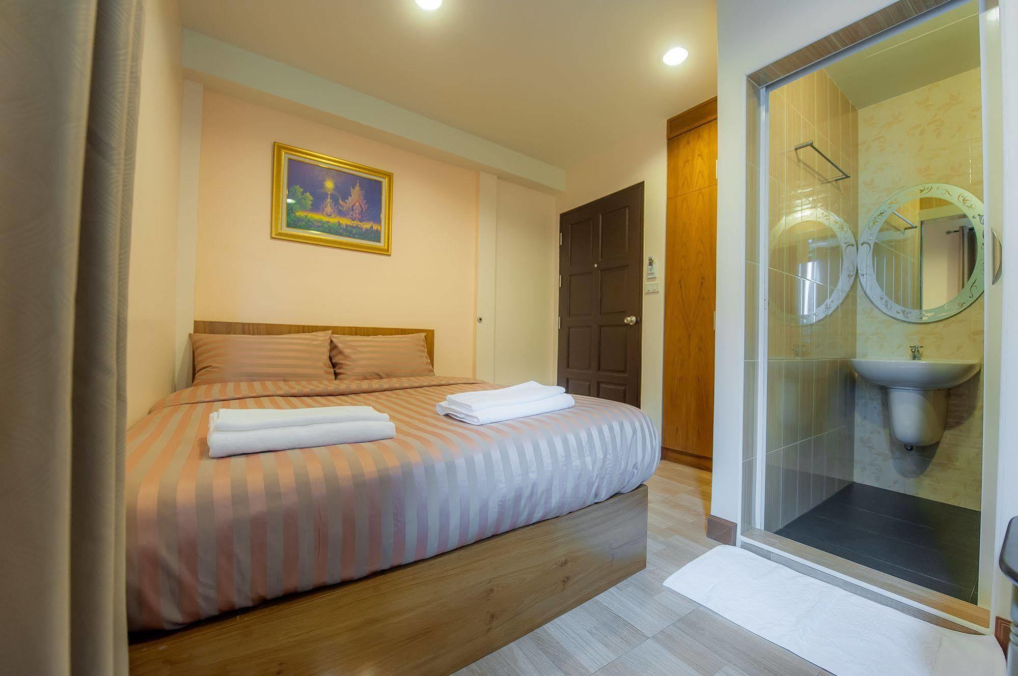Full House Hotel Bangkok Ngoại thất bức ảnh