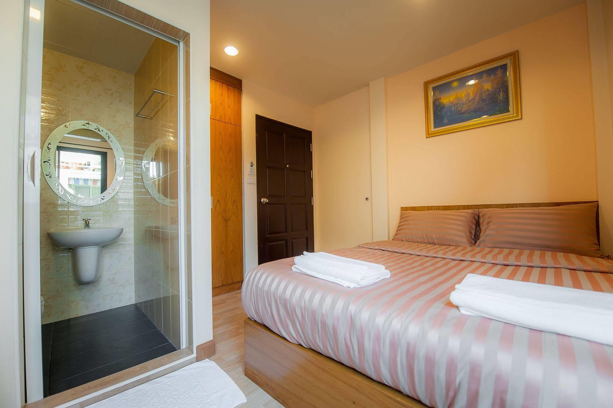 Full House Hotel Bangkok Ngoại thất bức ảnh