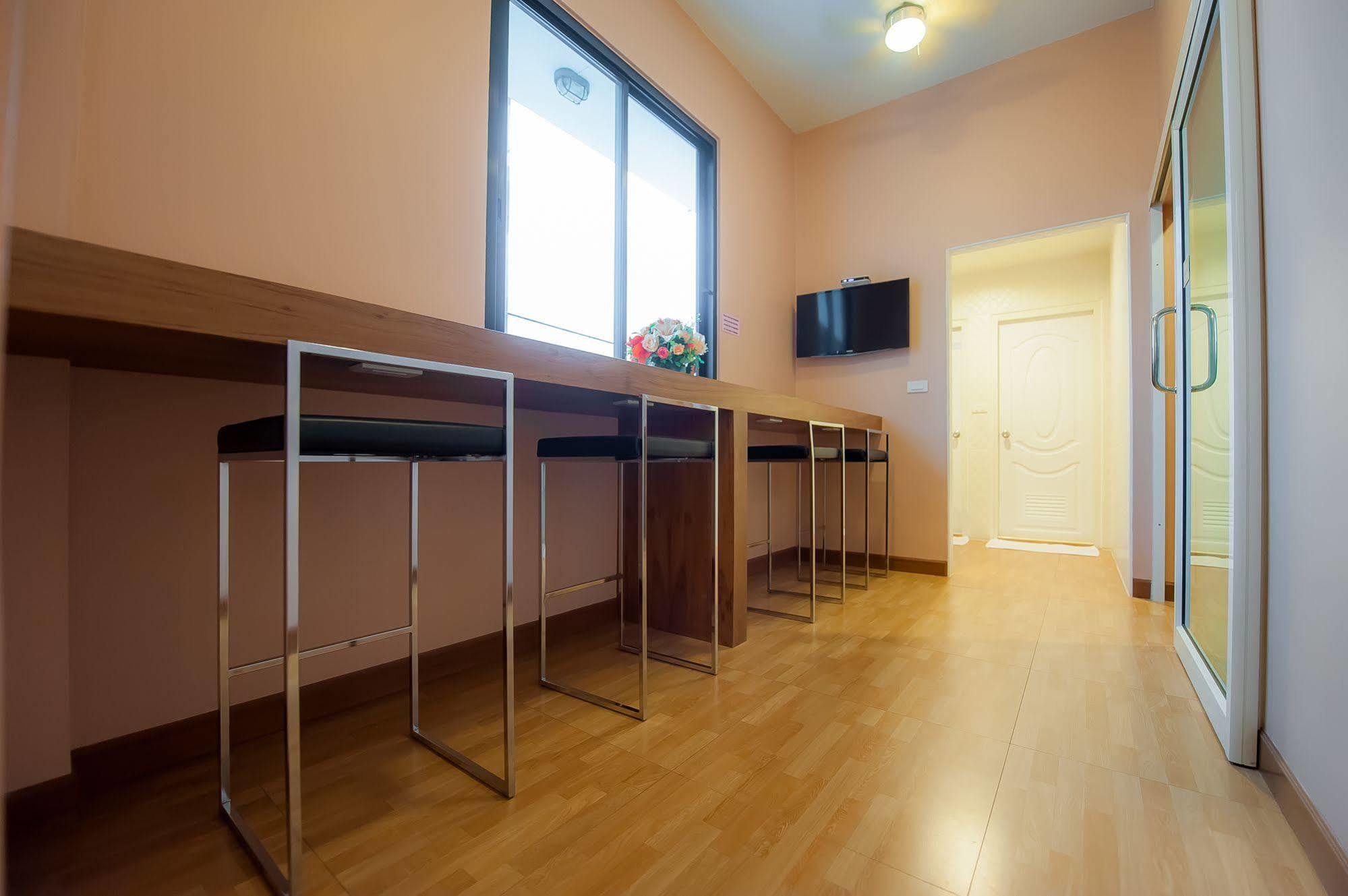 Full House Hotel Bangkok Ngoại thất bức ảnh