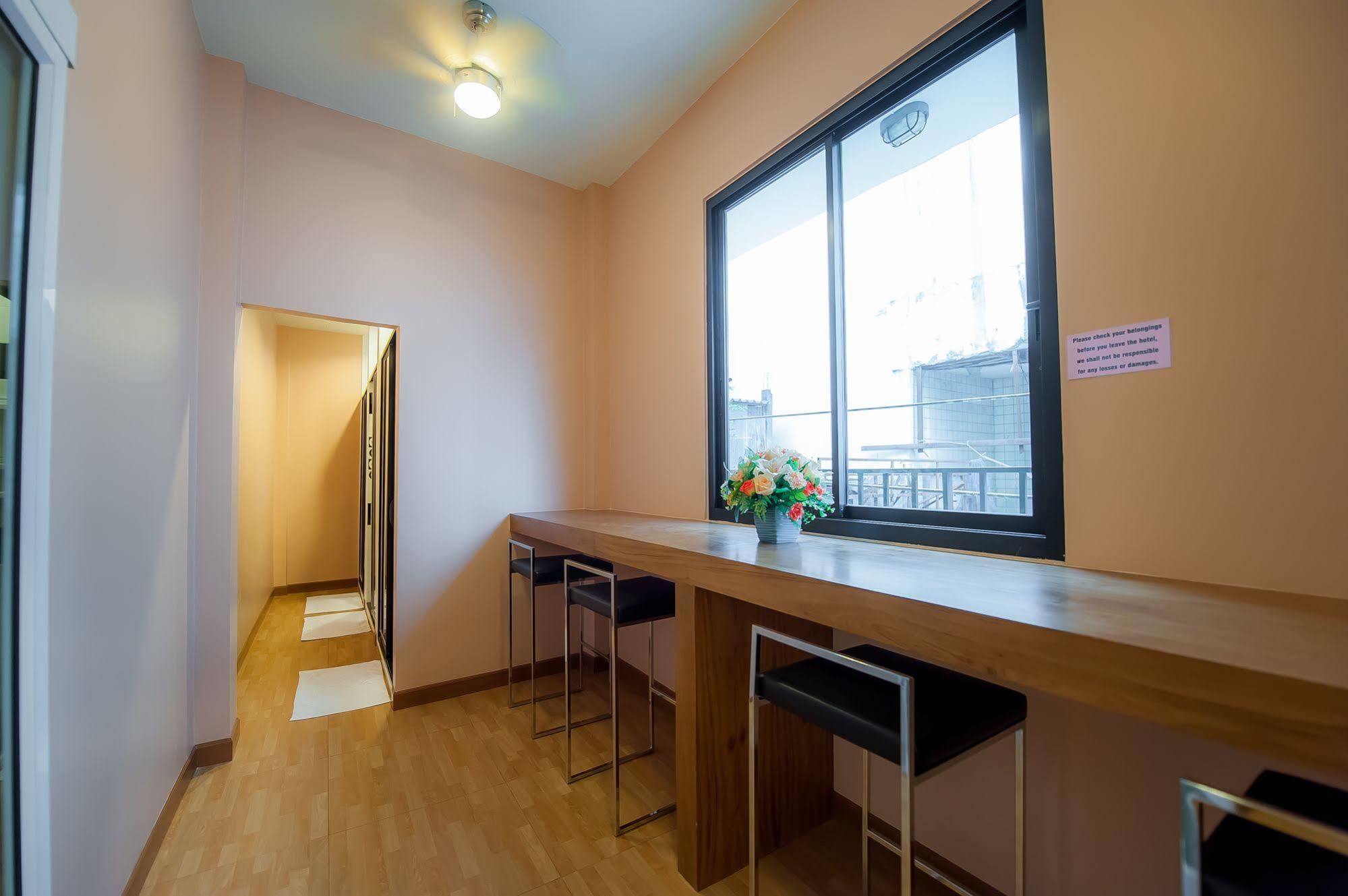 Full House Hotel Bangkok Ngoại thất bức ảnh
